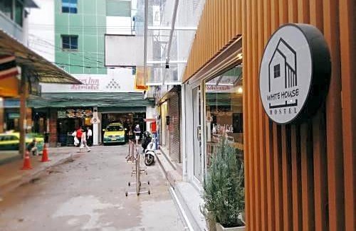 Thanon Phaya Thai Hostel | White House Hostel @ Pratunam
