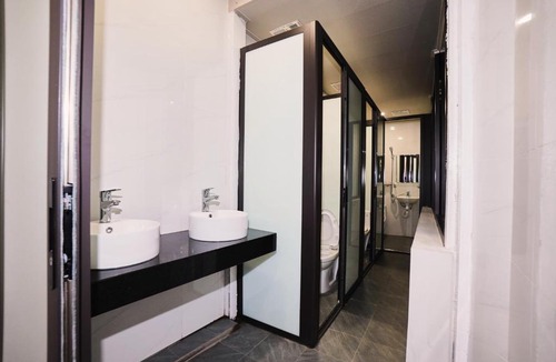 Old Quarter Hostel | ĐỒNG XUÂN Market capsule hostel