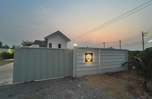 Udon Thani Villa | บ้านพูลวิลล่าอุดรธานี by บ้านแสนรัก