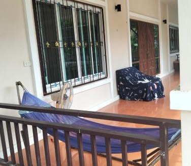 Tha Sut House | บ้านสวนสบายใจโฮมสเตย์ ใกล้มหาวิทยาลัยแม่ฟ้าหลวง 1 ห้องนอน ได้บ้านทั้งหลัง