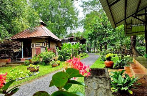 Khanong Phra Resort | บ้านสุจิปุรี BaanSujipuri