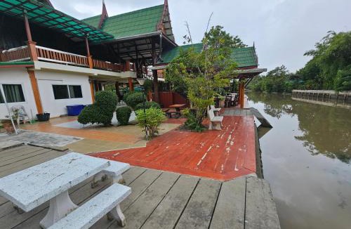 Amphawa House | บ้าน กัญณภัทร โฮมสเตย์