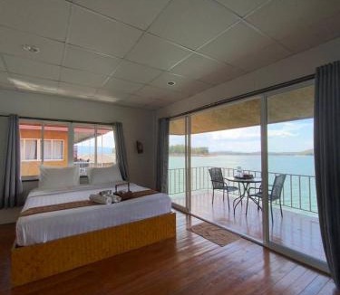 Tha Kradan Hotel | ภูไพรเลค รีสอร์ท