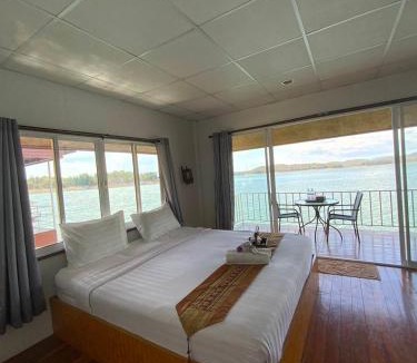 Tha Kradan Hotel | ภูไพรเลค รีสอร์ท