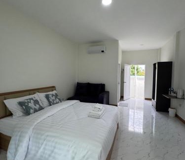 Chaiprakarn Hotel | เรยาห้องพักรายวันLaya Daily room