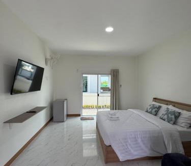 Chaiprakarn Hotel | เรยาห้องพักรายวันLaya Daily room