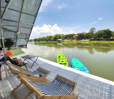 Uthai Thani House | เรือนแพสุขใจ อุทัยธานี