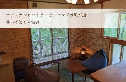 Chikuma House | 山と池