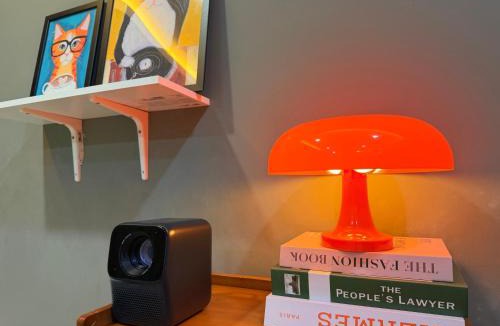 Taman Mount Austin Apartment | 028 NO DEPO Projector Palazio Apartment Mount Austin Vintage House Netflix Wifi