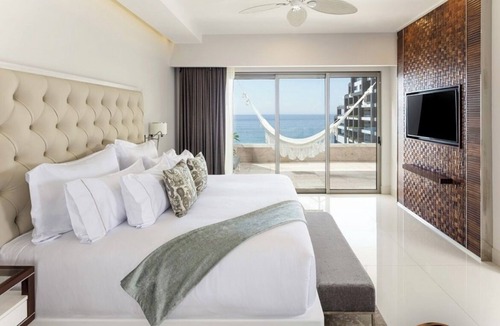 Cabo San Lucas Resort | 1 bedroom suite at Garza Blanca Cabo