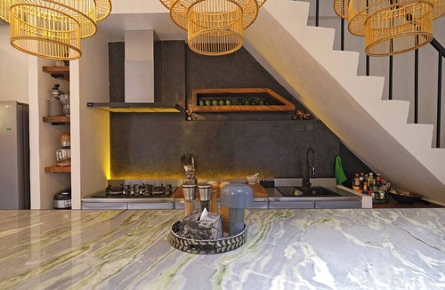 Phra Khanong House | 10 min BTS 1Gbs WIFI NFLIX Full Kitchen HomeCinema