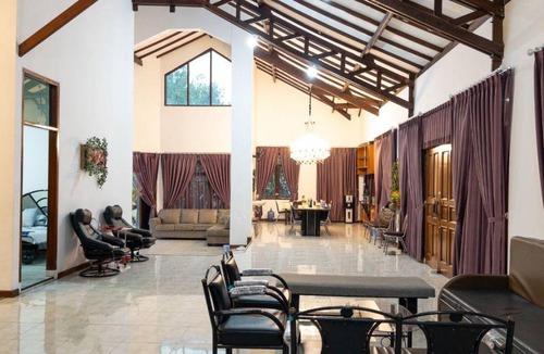 Lembang House | 100 m² House ∙ 4 bedrooms ∙ 15 guests