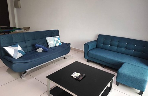 Taman Century House | 100 m² House ∙ 2 bedrooms ∙ 11 guests