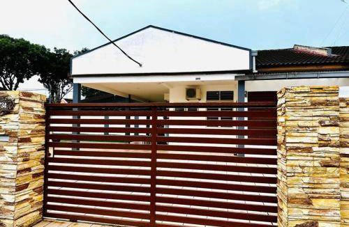 Daerah Kulai House | 1000 m² House ∙ 3 bedrooms ∙ 12 guests