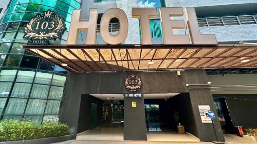 Taman Pertama Hotel | 103 Hotel by manatidur