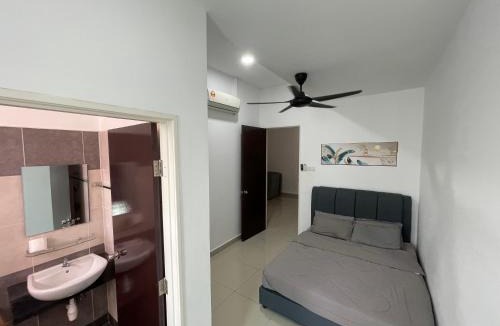 Taman Mount Austin House | 11 Austin 5mins to AICC Long Sing HeLiXuan Yi Jia PeiKin Restaurant Opposite HSI
