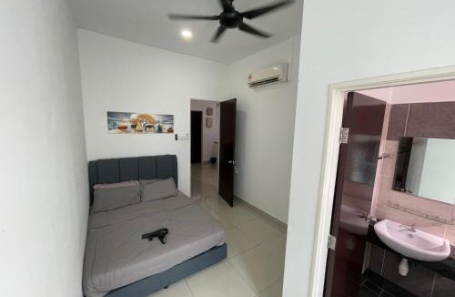 Taman Mount Austin House | 11 Austin 5mins to AICC Long Sing HeLiXuan Yi Jia PeiKin Restaurant Opposite HSI