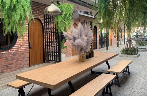 Sukhumvit Villa | 11 Bedrooms city courtyard villa in the center of Bangkok.