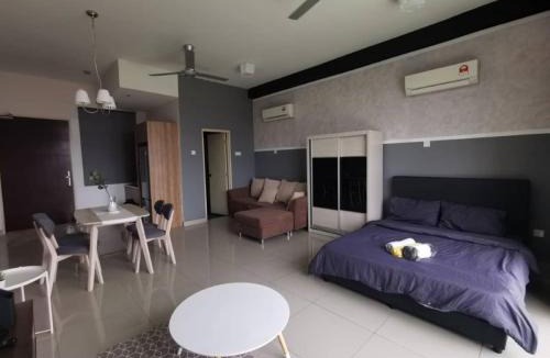 Taman Mount Austin Apartment | 11-Modern HOMESTAY PALAZIO lake view Mount Austin Palazio near AEON Themepark Toppen IKEA
