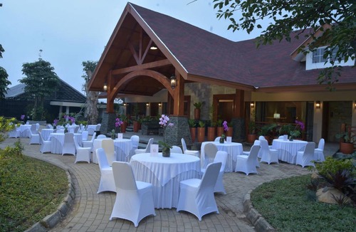 Cipanas Hotel | 116 m² Hotel ∙ 2 bedrooms ∙ 4 guests