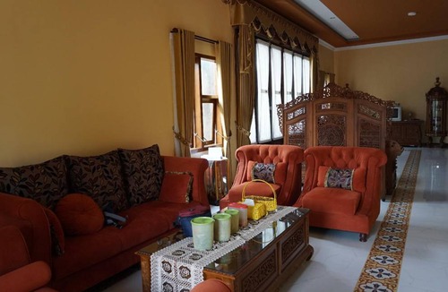 Tulungagung Hotel | 12 m² Hotel ∙ 4 guests
