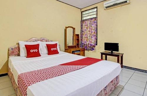 Wonogiri Hotel | 12 m² Hotel ∙ 5 guests