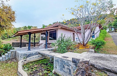 Wonogiri Hotel | 12 m² Hotel ∙ 5 guests