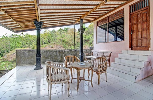 Wonogiri Hotel | 12 m² Hotel ∙ 5 guests