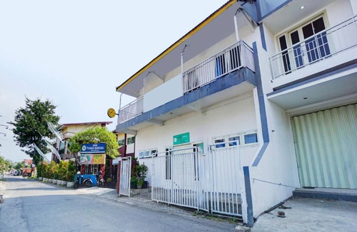 Malang Hotel | 13 m² Hotel ∙ 4 guests