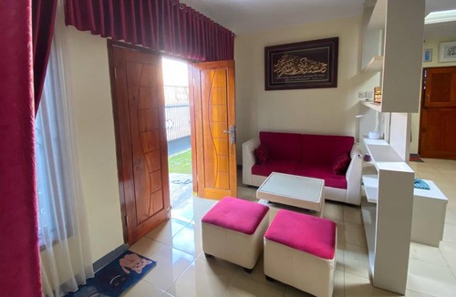 Wonosobo House | 130 m² House ∙ 3 bedrooms ∙ 6 guests