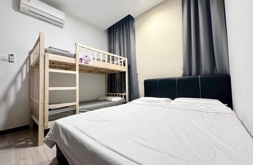 Taman Charming Apartment | 13th FL-The Podium-3R2B-Free 2 Parking-10Pax