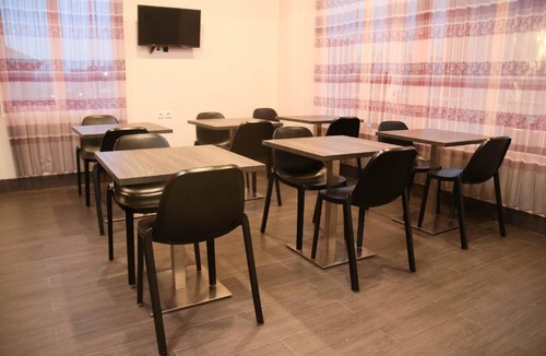 Ambon Hotel | 14 m² Hotel ∙ 127 guests