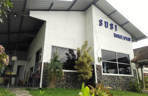 Sidomulyo House | 150 m² House ∙ 5 bedrooms ∙ 15 guests