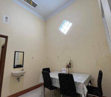 Banguntapan House | 160 m² House ∙ 1 bedroom ∙ 6 guests