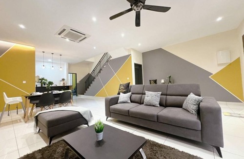 Tebrau House | 1680 m² House ∙ 4 bedrooms ∙ 15 guests