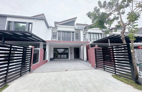 Tebrau House | 1680 m² House ∙ 4 bedrooms ∙ 15 guests