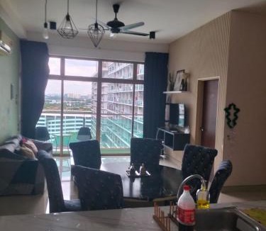 Taman Mount Austin Apartment | 17-3Bedroom Palazio Apartment Mount Austin for 6Pax