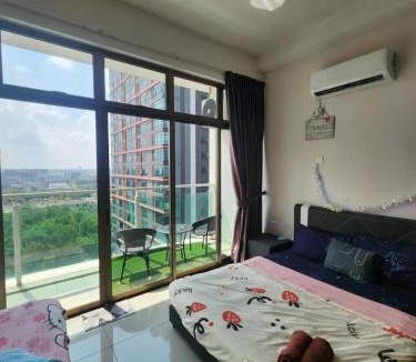 Taman Mount Austin Apartment | 17-Mount Austin Palazio high floor 2/3pax beautiful street view