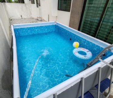 Tersusun Pundut House | 17Lumut 9minTelukBatik - 15Pax 4BR4Bath Karaoke Snooker Kid Pool BBQ