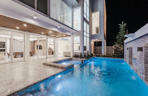 Nonthaburi Villa | 1800 m² Villa ∙ 8 bedrooms ∙ 30 guests