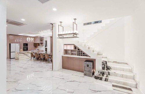 Nonthaburi Villa | 1800 m² Villa ∙ 8 bedrooms ∙ 30 guests