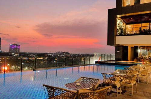 Surabaya Hotel | 182 m² Hotel ∙ 127 guests