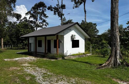 Pekan Nanas House | 187 Kg Sawah