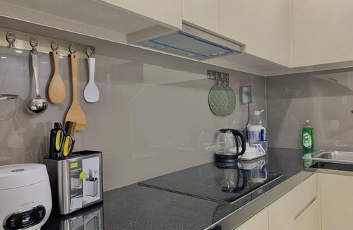 Thu Dau Mot Apartment | 1BR Apartment near VSIP – Pool & Gym
