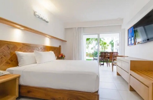Punta Cancun Hotel | 1BR Suite | Beachscape Kin Ha | Easy Shore Access