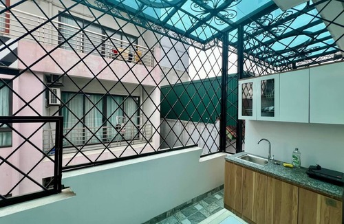 Quang An House | “2–3BR Apartment in Tay Ho – Ideal for Small Groups”
