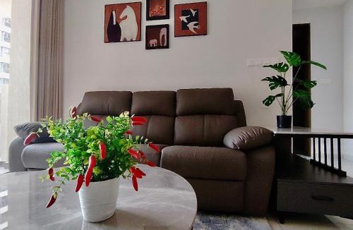 Central District Apartment | 2 Bedroom Garden and Sea View