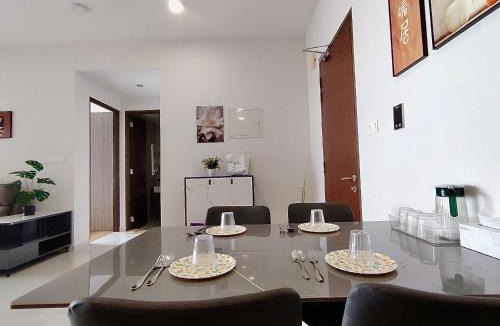 Central District Apartment | 2 Bedroom Garden and Sea View