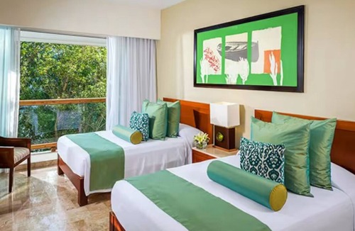 Centro Hotel | 2 Bedroom Hotel Suite in Dazzling Vidanta Resort at Riviera Maya