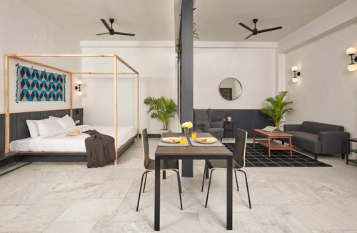 Varanasi Apartment | 2 Bedroom Luxury Apartment - 20mins from Airport With Complimentary Evening Boat Ride Tour
